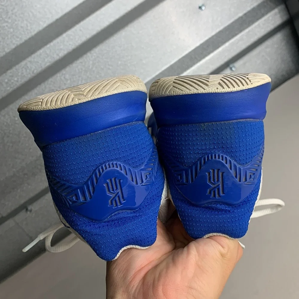 Nike Shoes Kids White Blue Basketball Kyrie Flytrap II Athletic Sneakers Youth 6